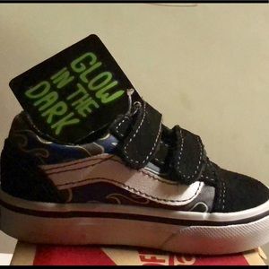 New Toddler Velcro Old Skool style  Vans..l